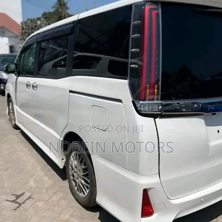 Toyota Noah 2019 White