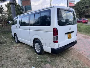 Toyota HiAce 2015 White