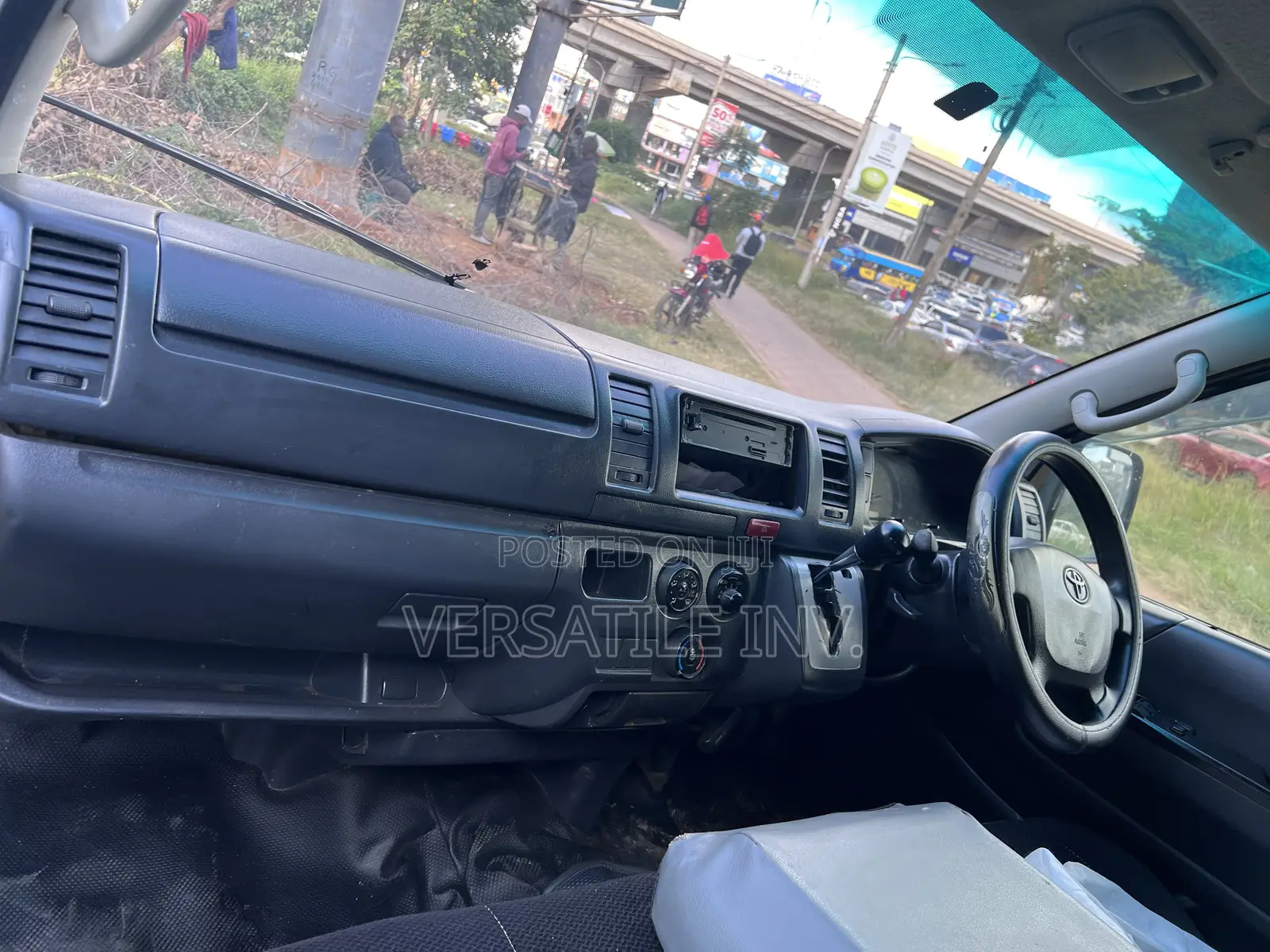 Toyota HiAce 2015 White