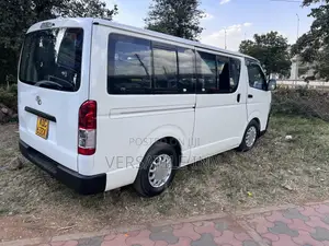 Toyota HiAce 2015 White