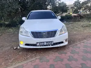 Toyota Crown 2012 White