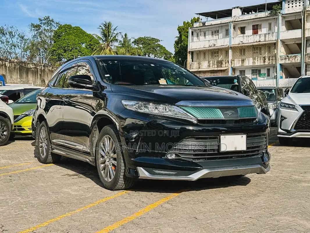 Toyota Harrier 2.0 2018 Black