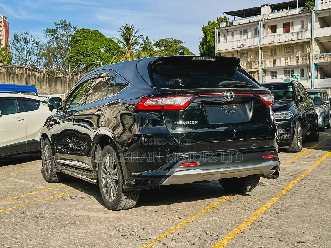 Toyota Harrier 2.0 2018 Black