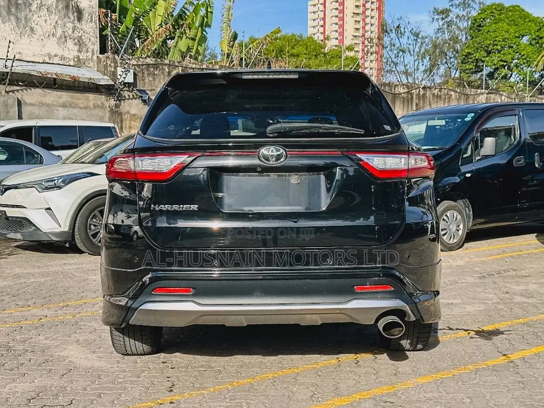 Toyota Harrier 2.0 2018 Black