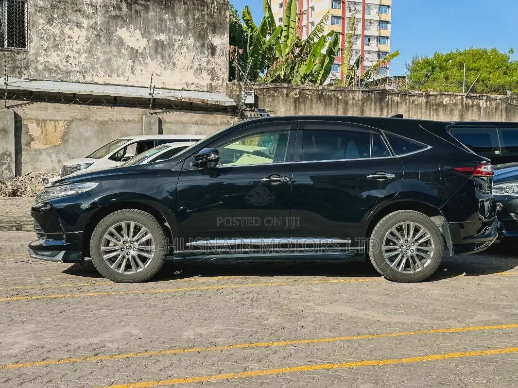 Toyota Harrier 2.0 2018 Black
