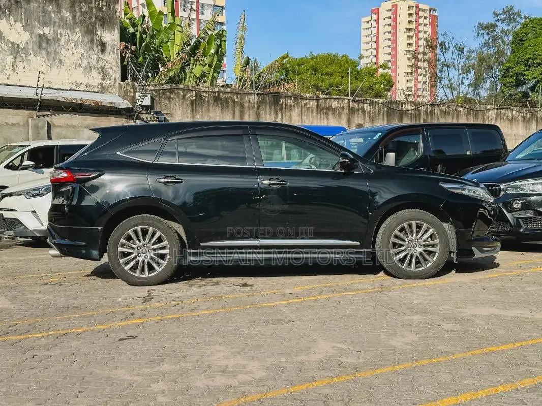 Toyota Harrier 2.0 2018 Black