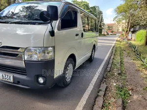 Toyota HiAce 2014 White