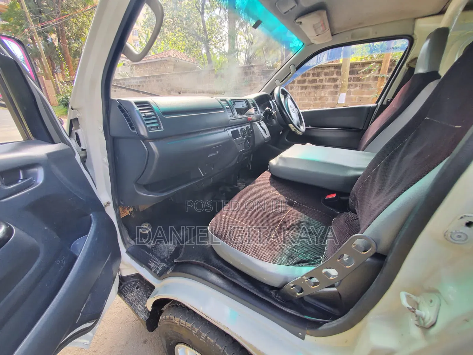 Toyota HiAce 2014 White