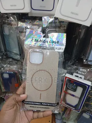 iPhone 13/14 Distinctive Gold Glitter Finish Cover