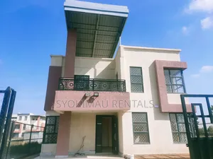 5bdrm Maisonette in Gateway Mall Area for rent