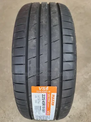 225 /45 R19 Maxxis Tyres 96y Victra Sport Vs6
