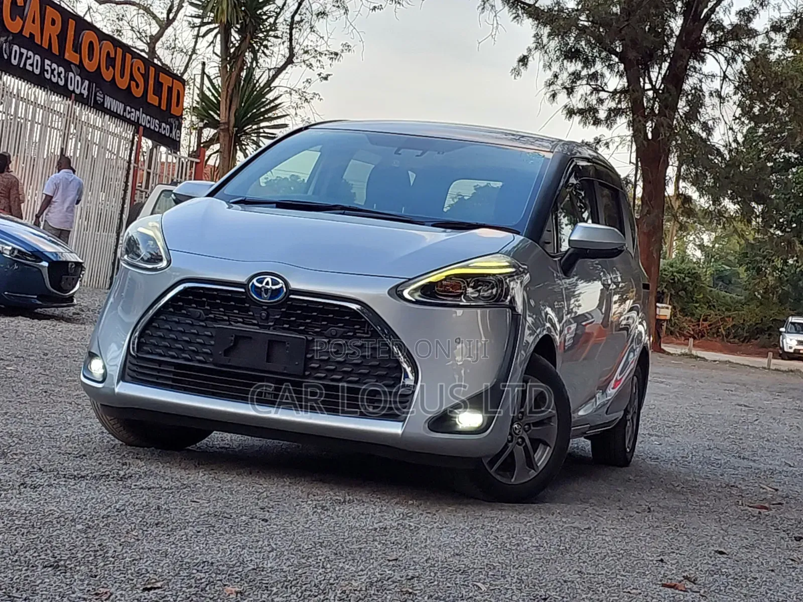 Toyota Sienta 2018 Silver