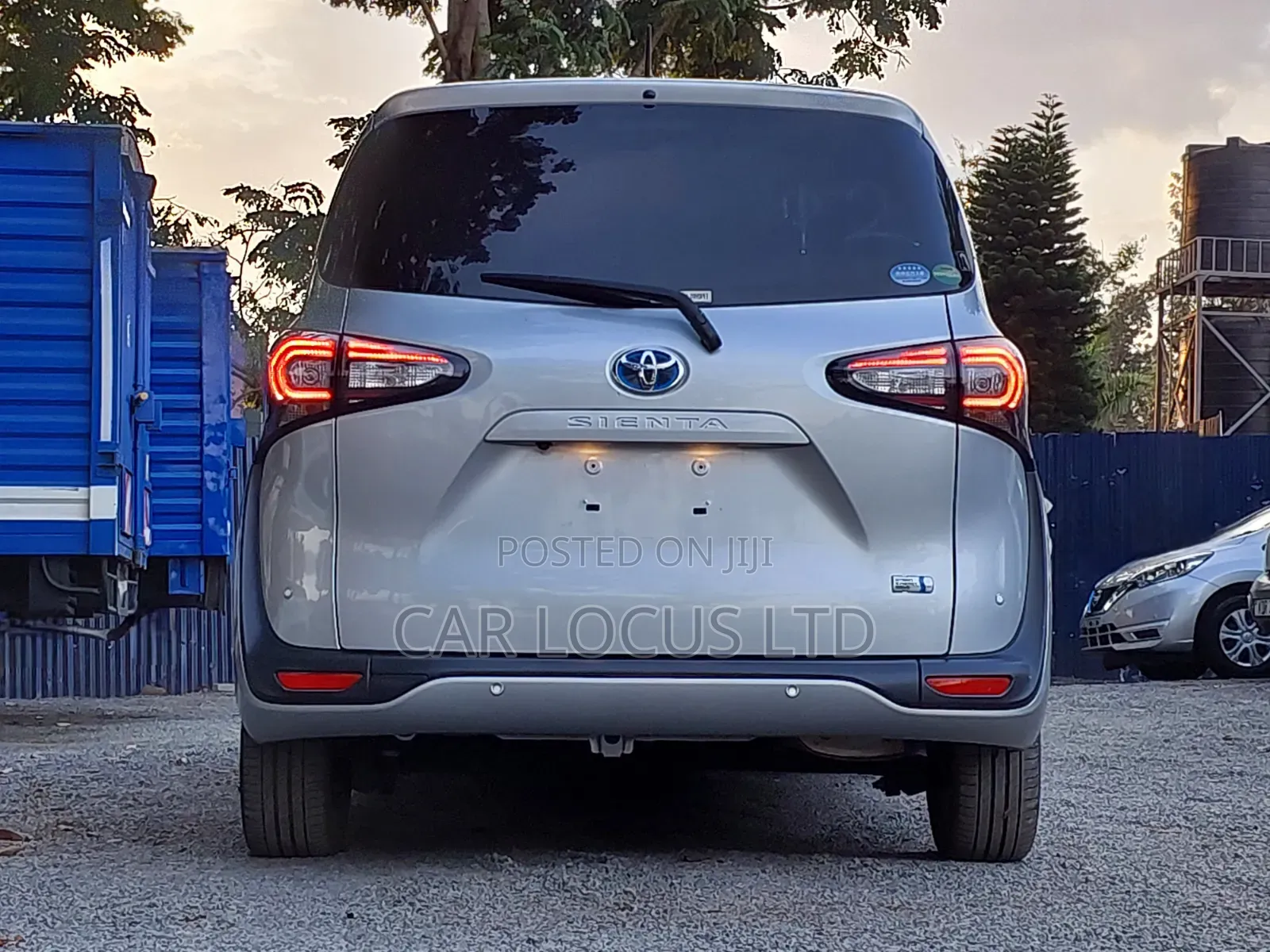 Toyota Sienta 2018 Silver