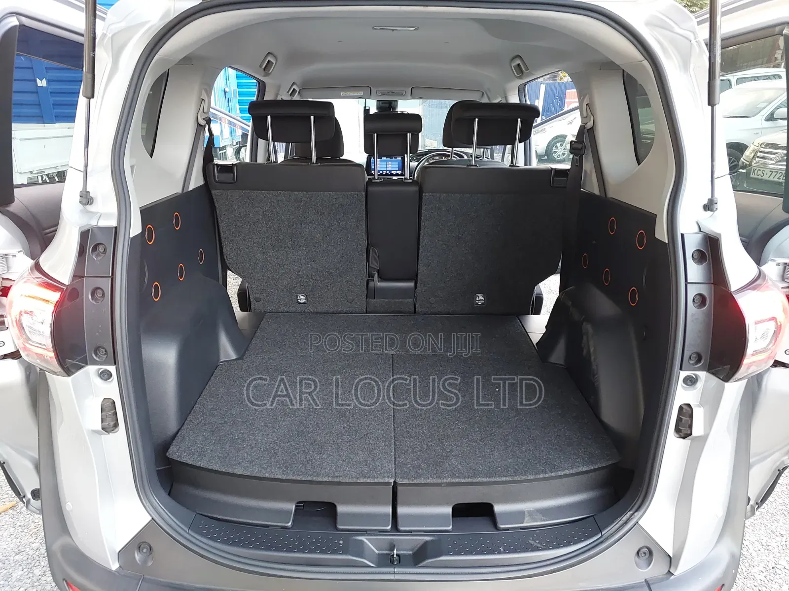 Toyota Sienta 2018 Silver