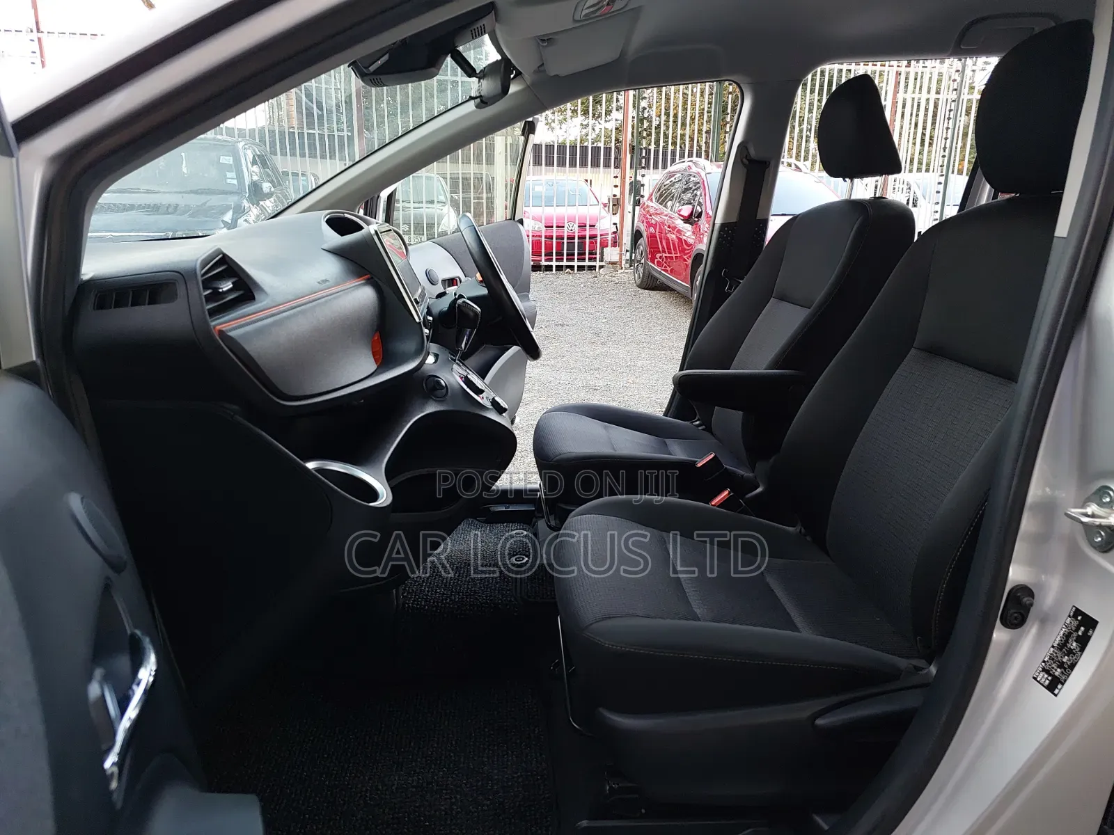 Toyota Sienta 2018 Silver