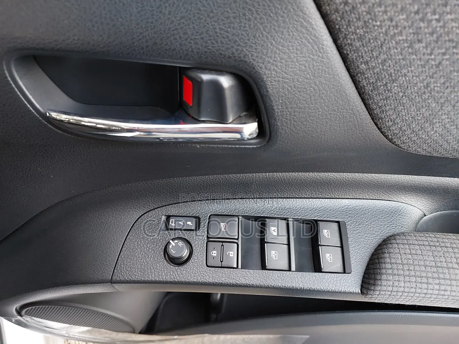 Toyota Sienta 2018 Silver