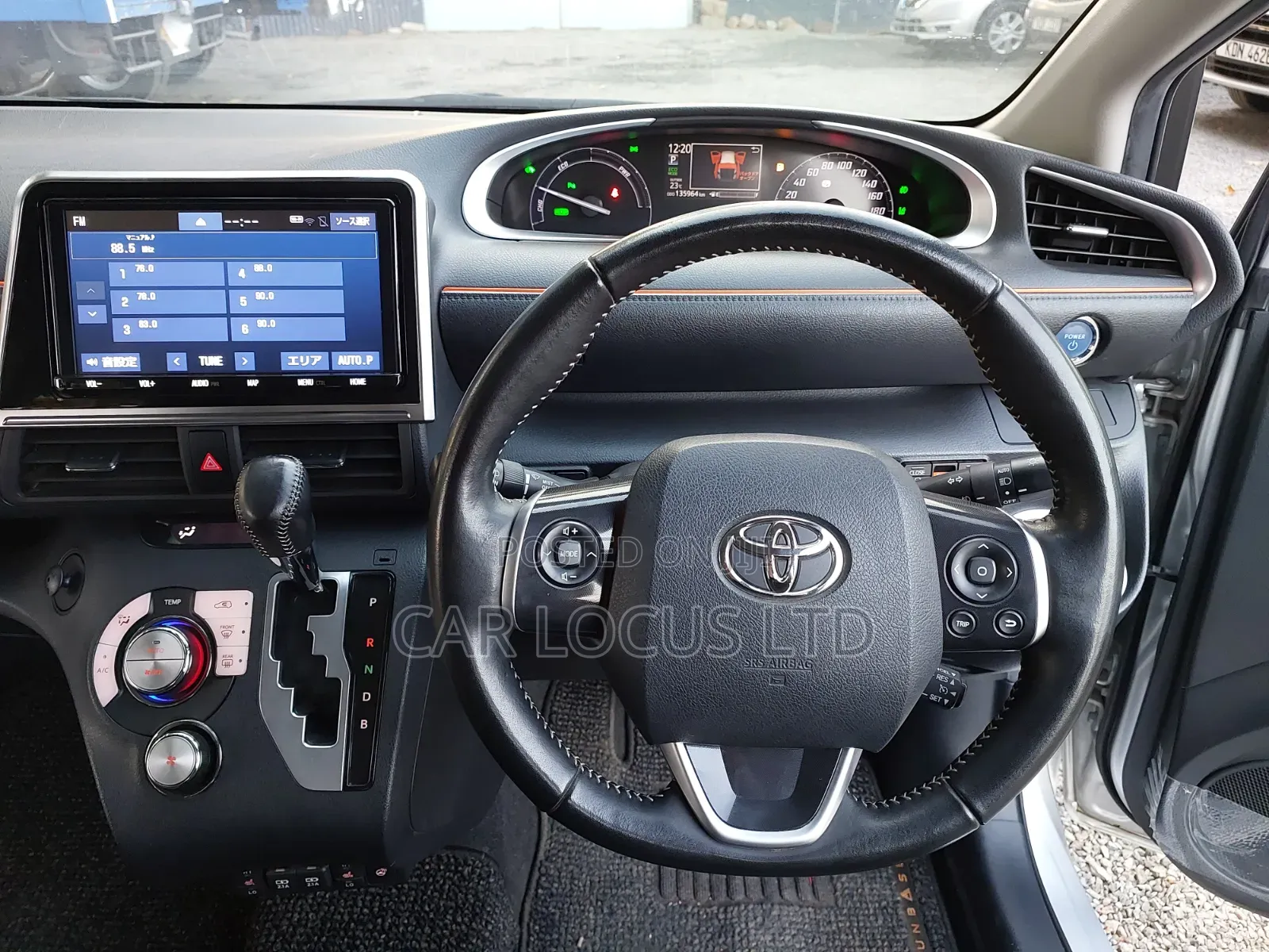 Toyota Sienta 2018 Silver