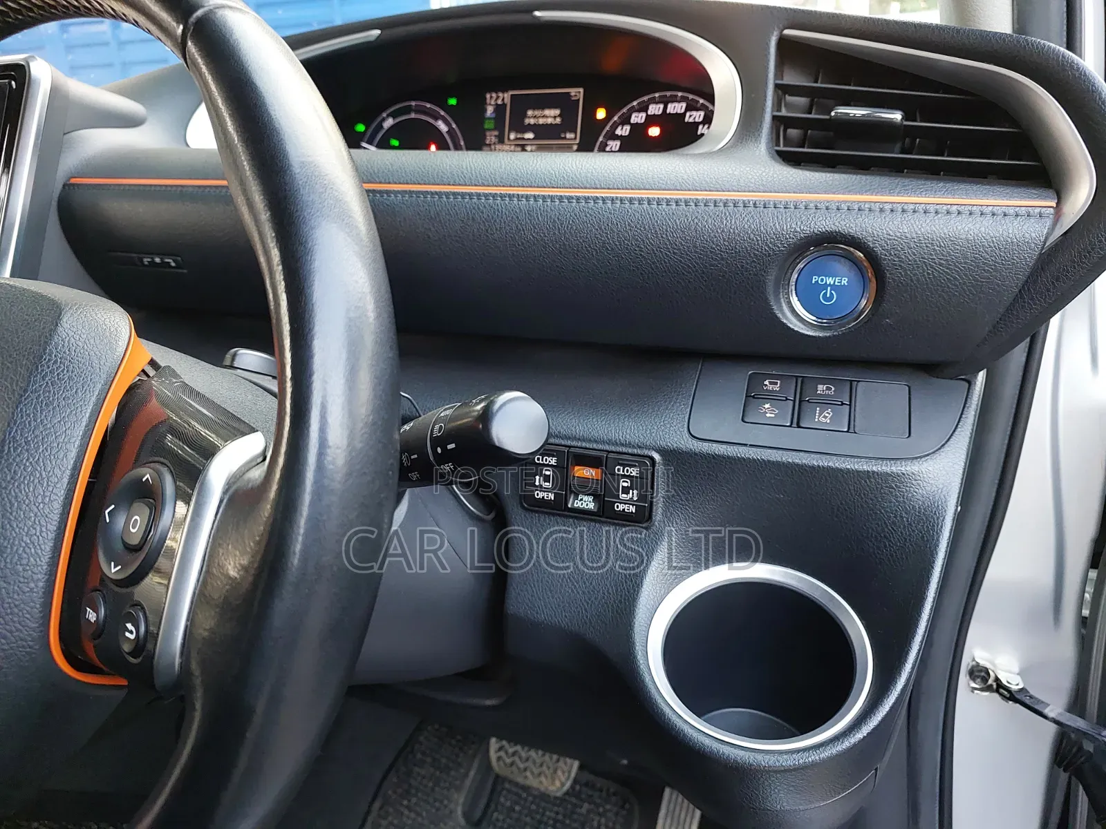 Toyota Sienta 2018 Silver