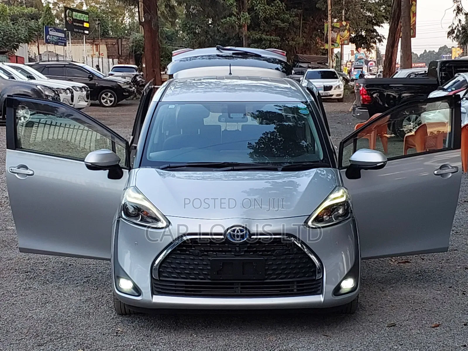 Toyota Sienta 2018 Silver