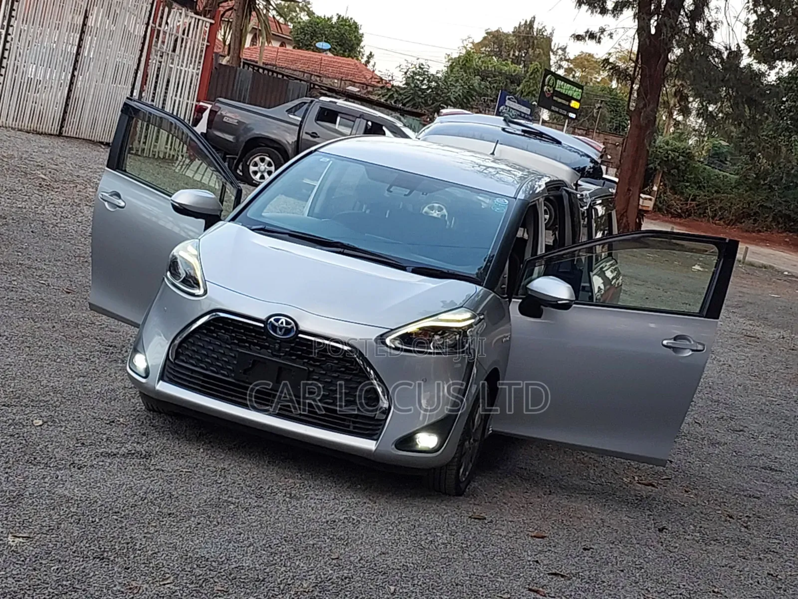 Toyota Sienta 2018 Silver
