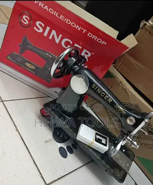 Singer Sewing Machine/Sewing Machine Singer