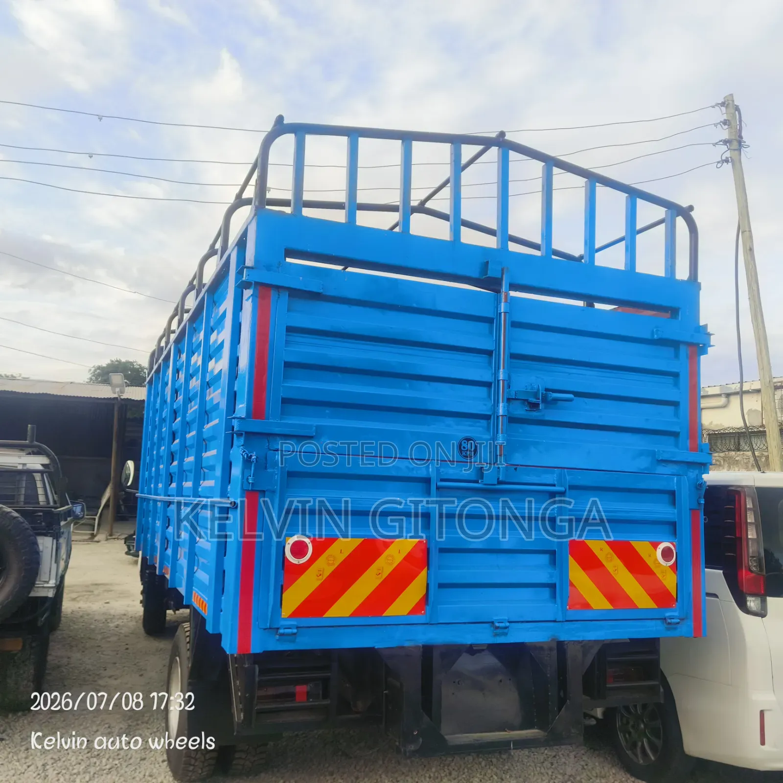 Mitsubishi Fuso Canter 2016 Blue
