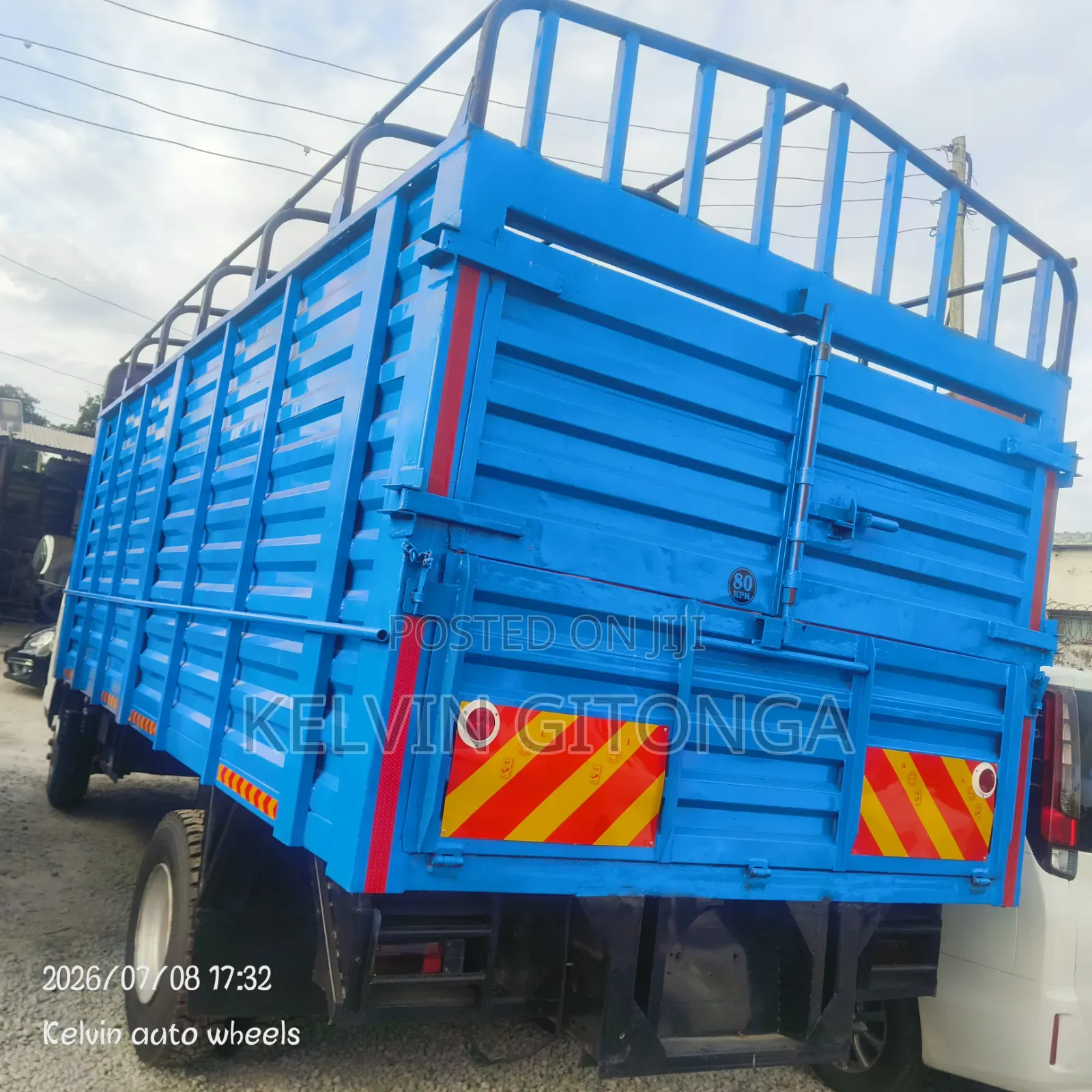 Mitsubishi Fuso Canter 2016 Blue