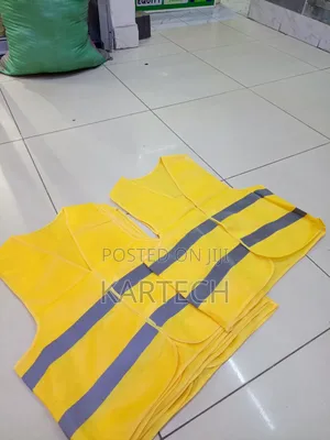 Yellow Reflective Safety Vest For Construction And Campaigns
