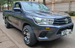 Toyota Hilux 2017 Gray