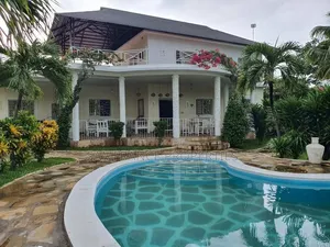 4bdrm Mansion in Casuarina, Town Centre for sale