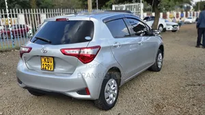Toyota Vitz 2018 Silver