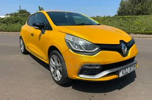 Renault Lutecia 2015 Yellow
