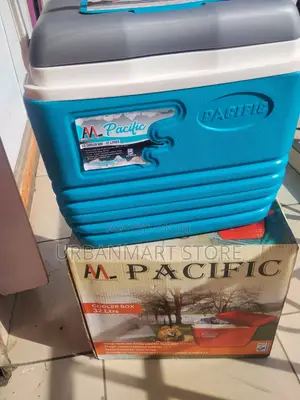 Pacific 32l Ice Cooler Box for Camping and Picnics