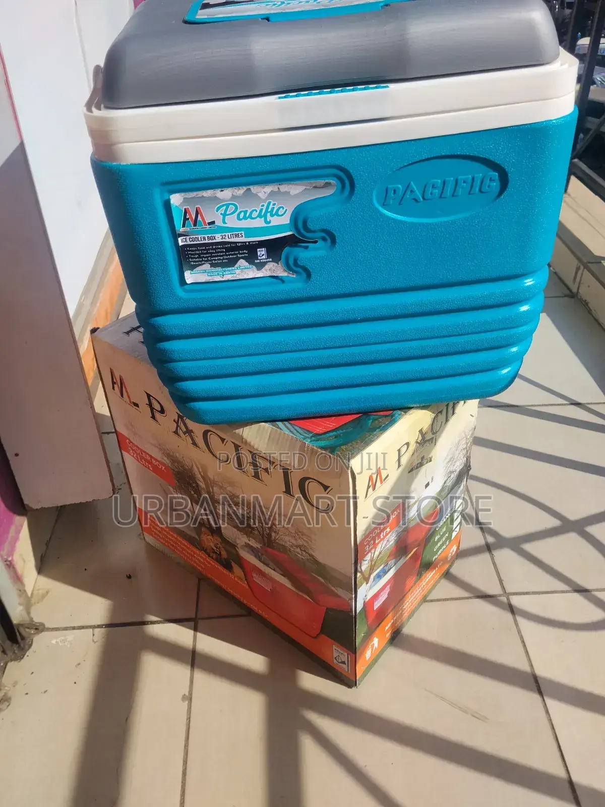 Pacific 32 Litre Insulated Cooler Box With Handle