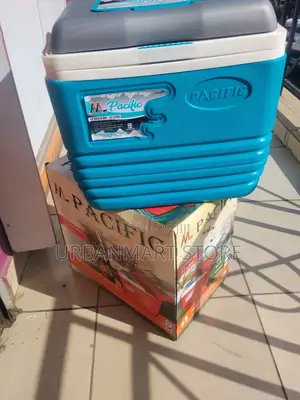 Pacific 32 Litre Insulated Cooler Box With Handle
