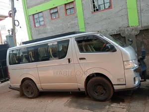 Toyota HiAce 2017 Silver