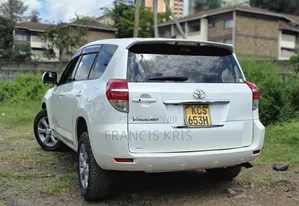 Toyota Vanguard 2011 White