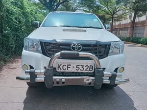 Toyota Hilux 2010 White