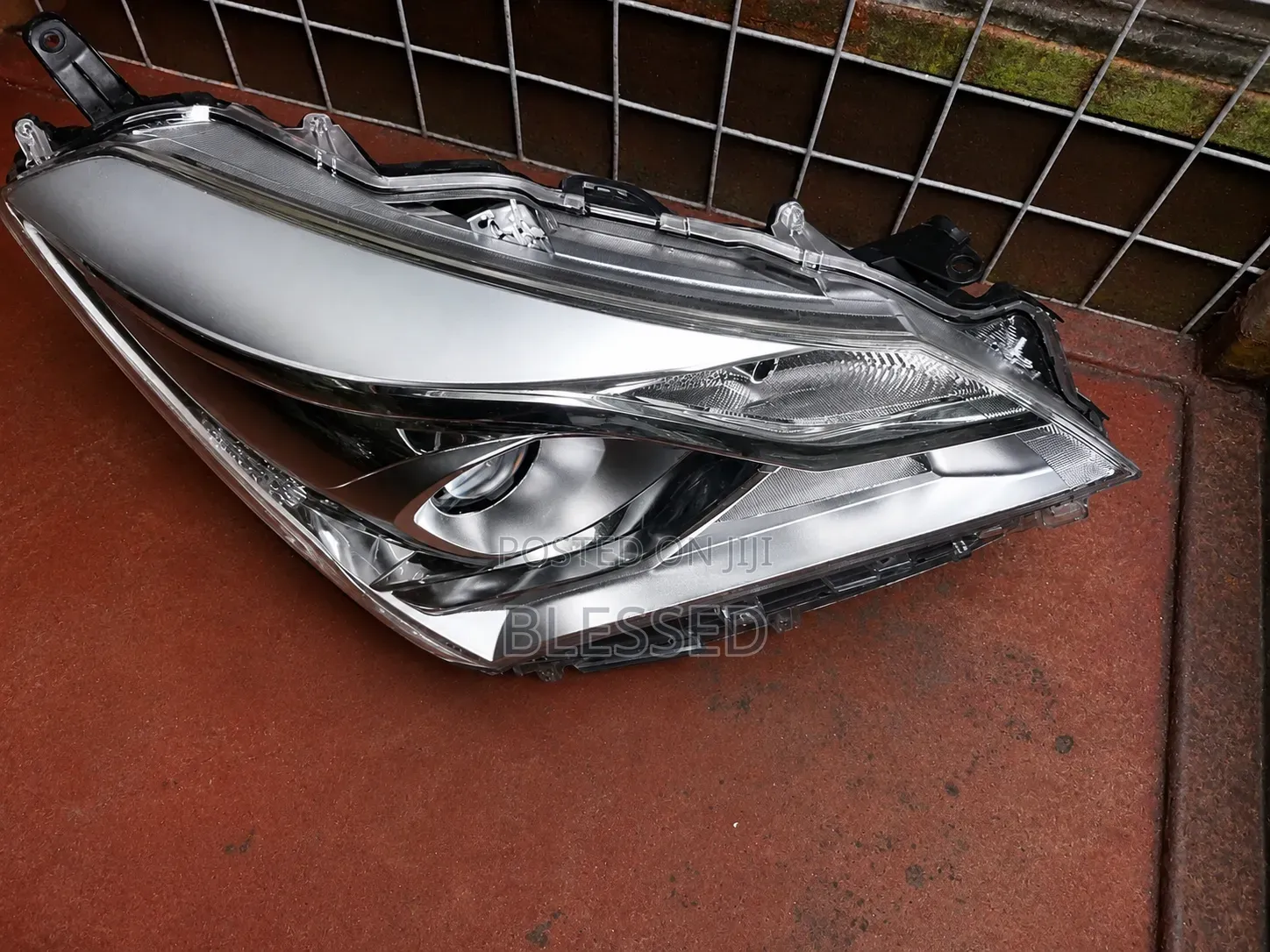 Vitz 301 Headlight
