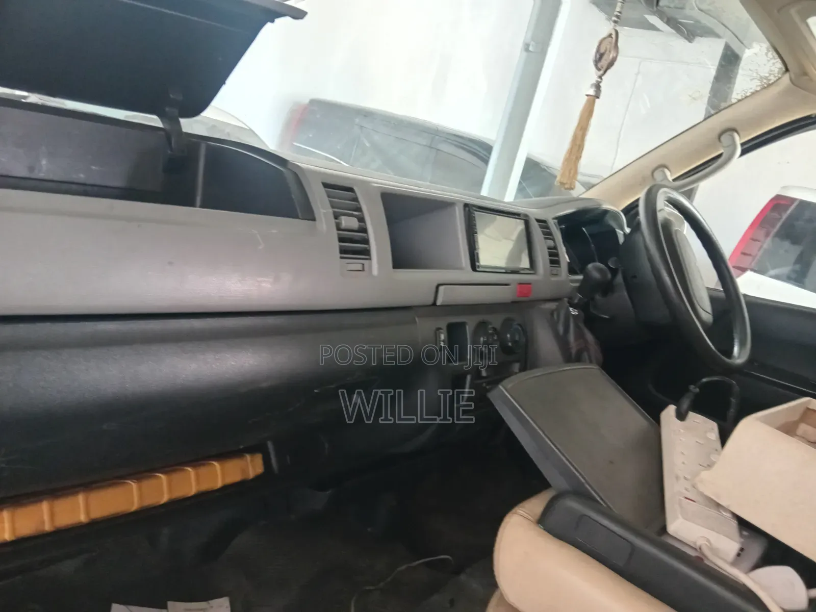 Toyota HiAce 2015 Silver