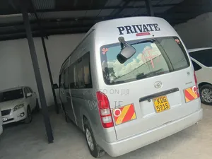 Toyota HiAce 2015 Silver