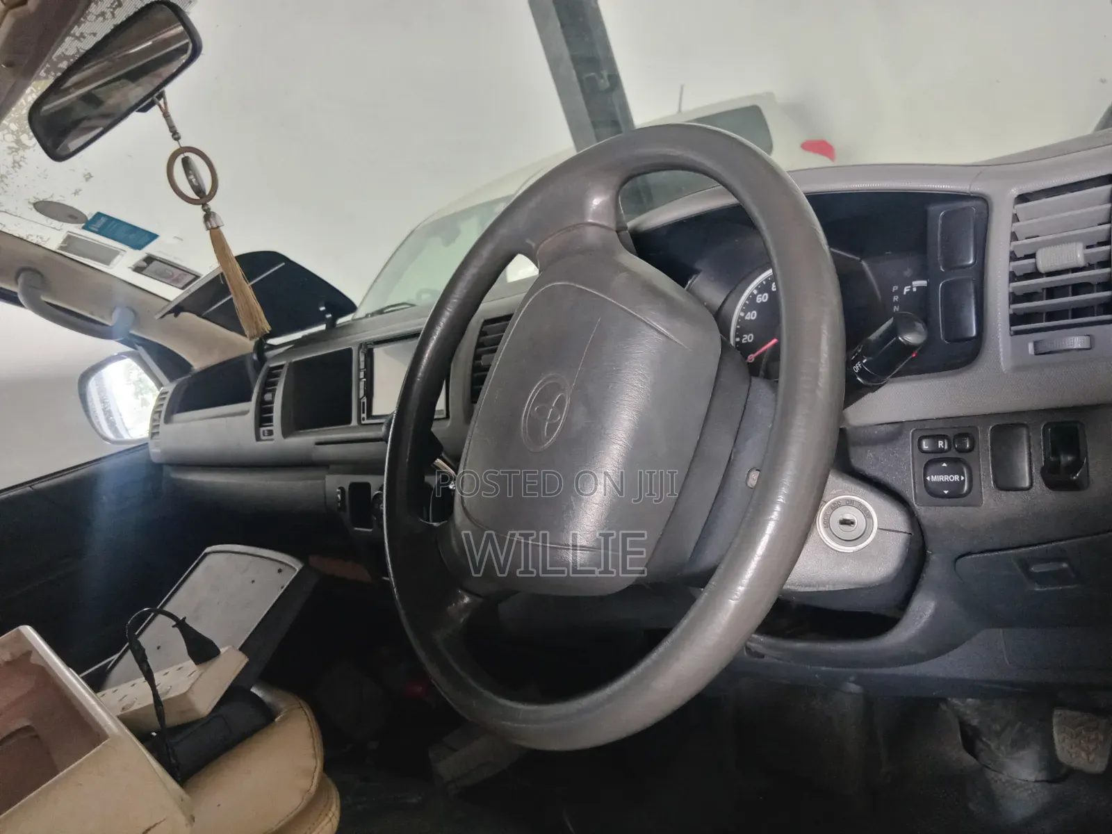 Toyota HiAce 2015 Silver