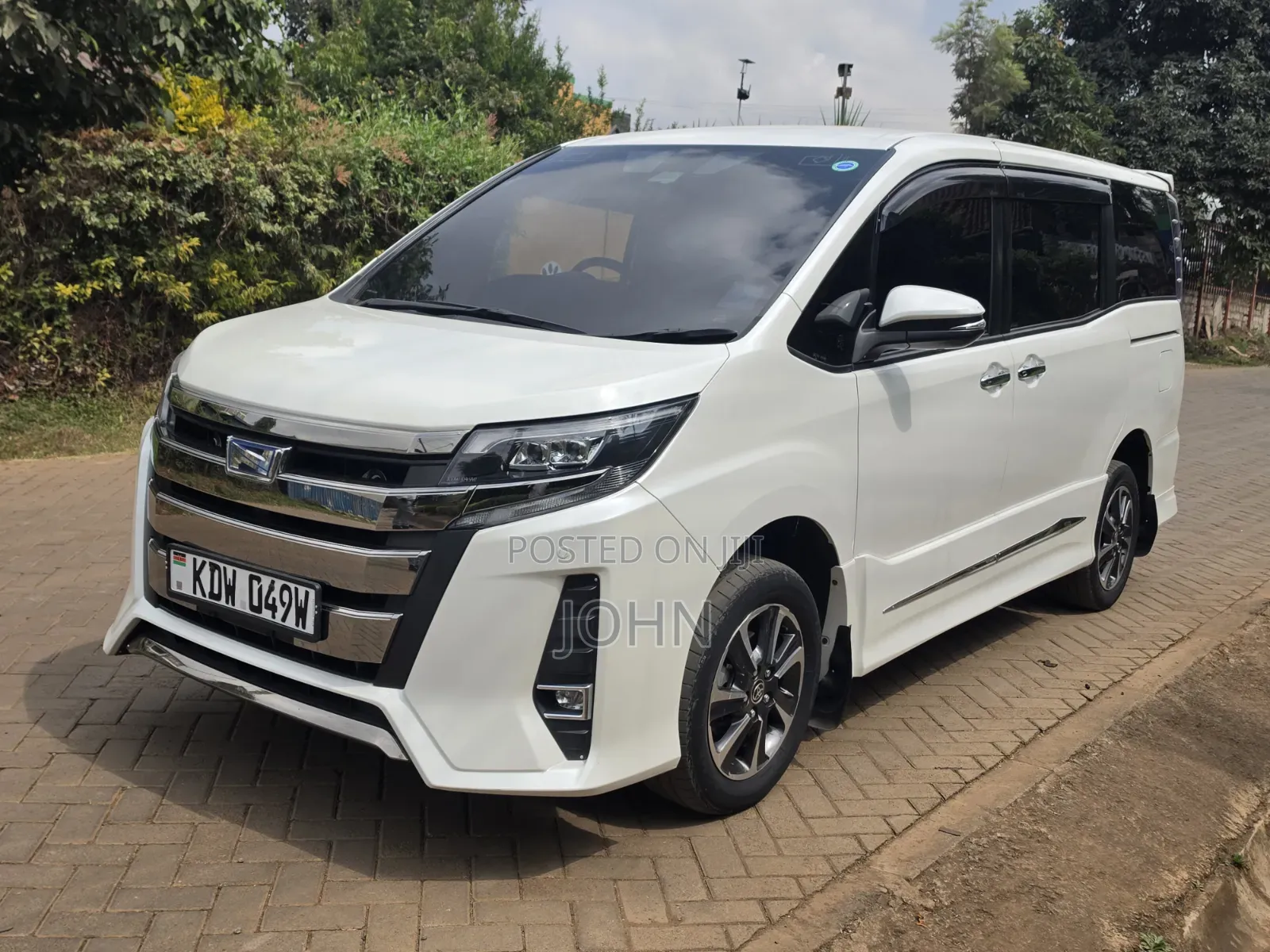 Toyota Noah 2018 White