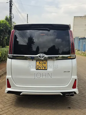 Toyota Noah 2018 White