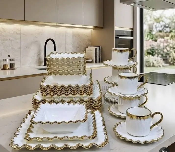 30pcs Stunning 30-Piece Flare Gold Dinner Set! 