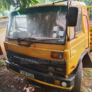 Nissan Diesel Low Bed