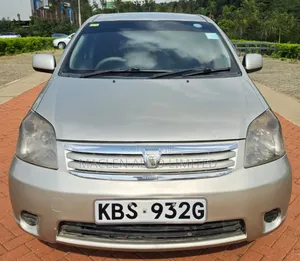 Toyota Raum 2005 Gold