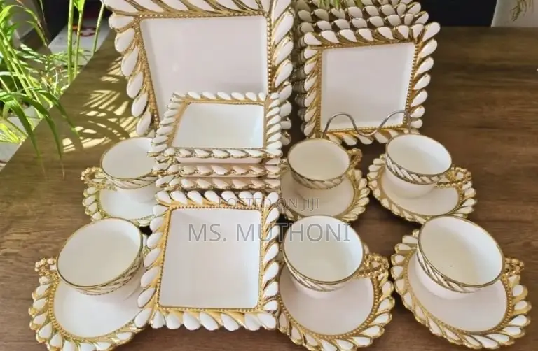 30-Piece Wavy Gold Border Dinner Set