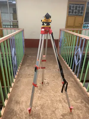 South Nl32 Survey Level With Tripod and Staff