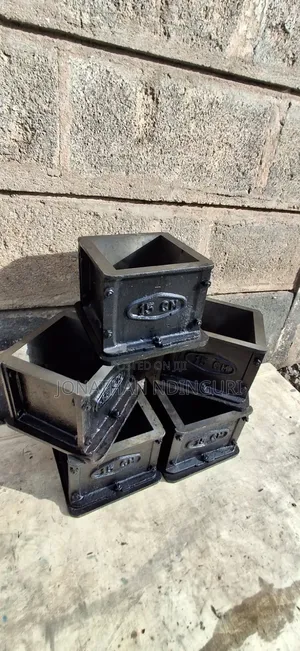 Cast Iron Concrete Cube Mould – Heavy Duty Laboratory Mould